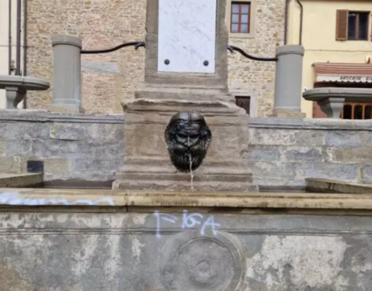 La fontana di Sansepolcro è stata vandalizzata dopo soli due giorni dalla ristrutturazione