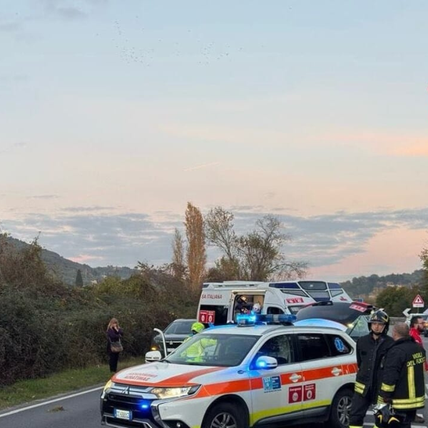 Incidente a San Zeno: anziano muore travolto da un auto mentre intento a soccorrere due ragazze uscite fuori strada