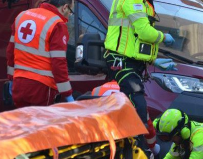 Ieri mattina un uomo di quarant’anni è stato coinvolto in un incidente sul lavoro: è precipitato da un tetto all'altezza di 4 metri. 