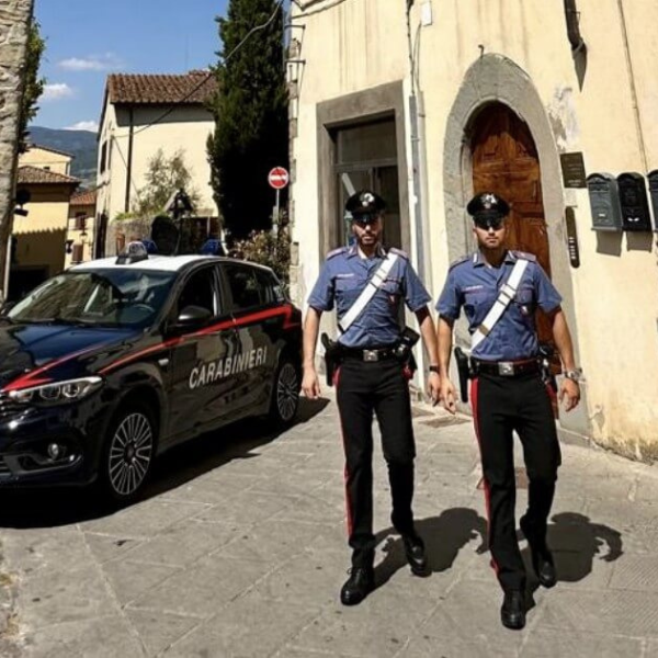 La scorsa notte i carabinieri hanno sventato una tentata rapina in un negozio di Bucine. Arrestato un uomo di origine rumena. 